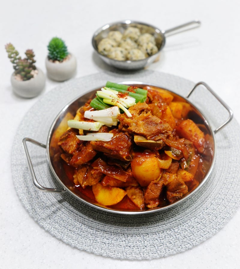 Spicy braised pork ribs